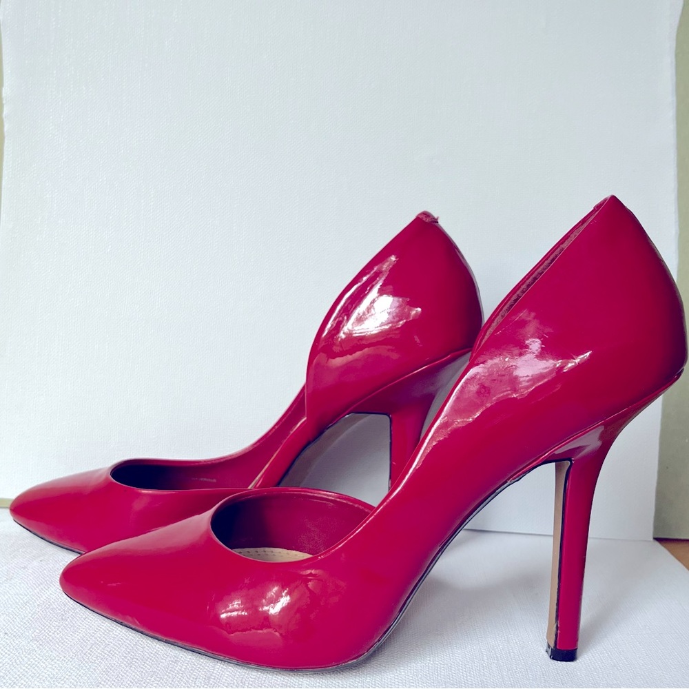 🔥🔥🔥 Eye catching BCBG stilettos